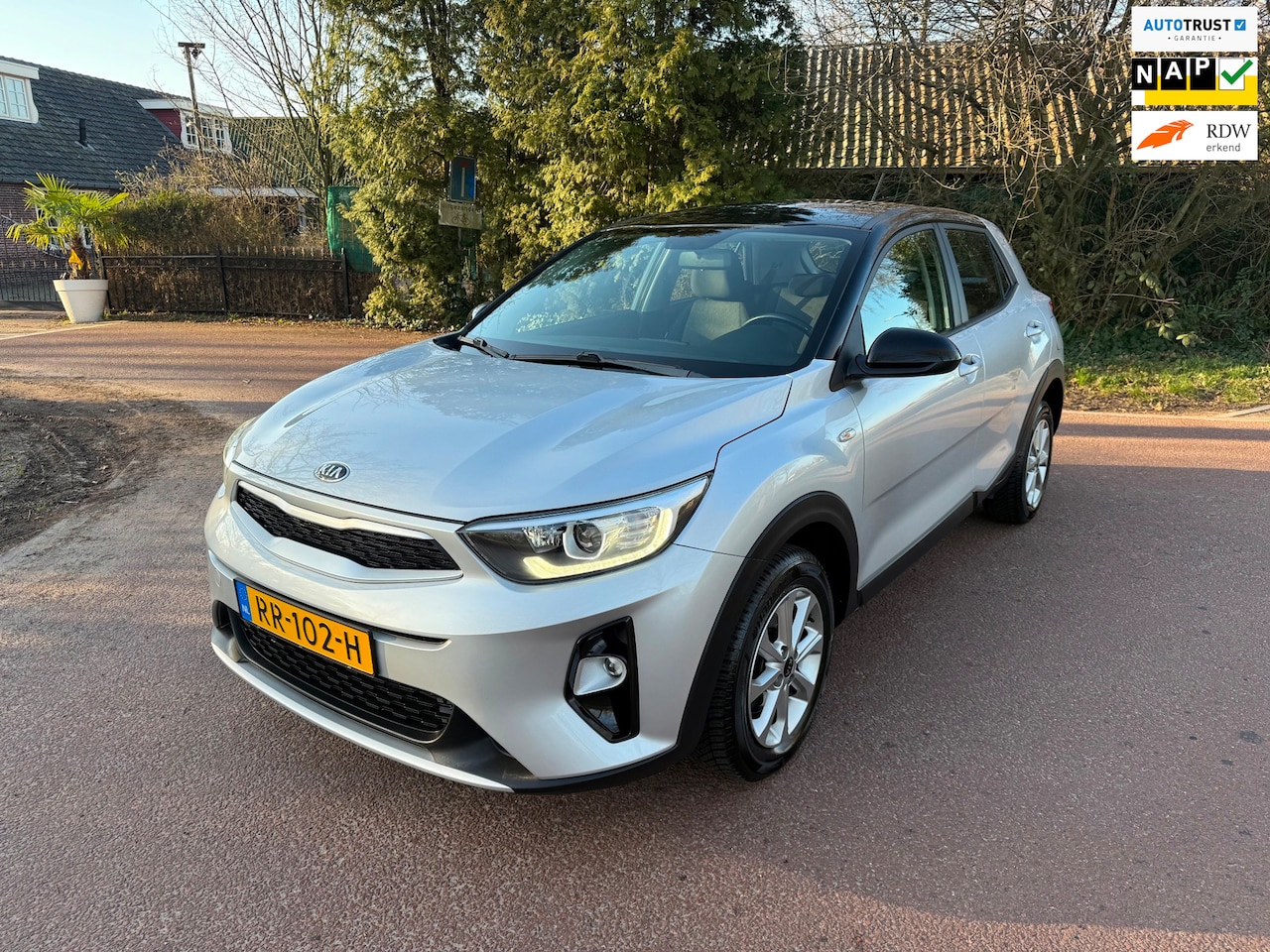 Kia Stonic - 1.2 MPi ComfortPlusLine Navigator / Navi / Camera / NAP / Airco / Led / Aux - AutoWereld.nl