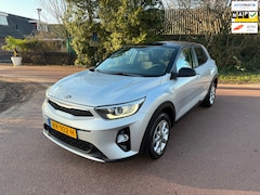 Kia Stonic - 1.2 MPi ComfortPlusLine Navigator / Navi / Camera / NAP / Airco / Led / Aux