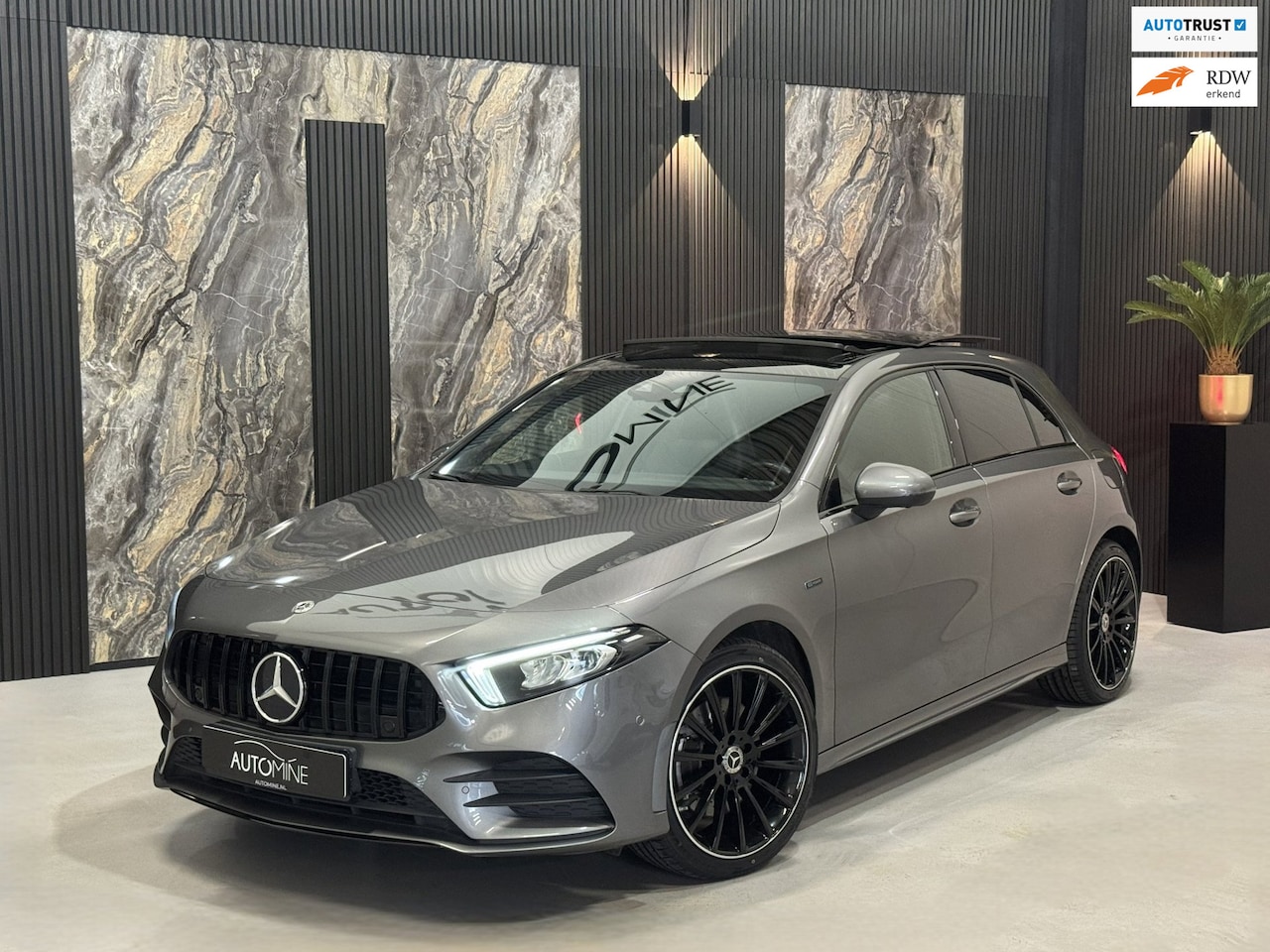 Mercedes-Benz A-klasse - 250e AMG Launch Ed|PANO|SFEER|360cam|BLINDSPOT|BOMVOL - AutoWereld.nl