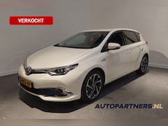 Toyota Auris - 1.8 Hybrid Trend - Parelmoerlak - Cruise - Camera - Sensoren voor/achter - 17"