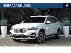 BMW X1 - sDrive20i High Executive xLine Automaat / Panoramadak / Trekhaak / Sportstoelen / Achterui