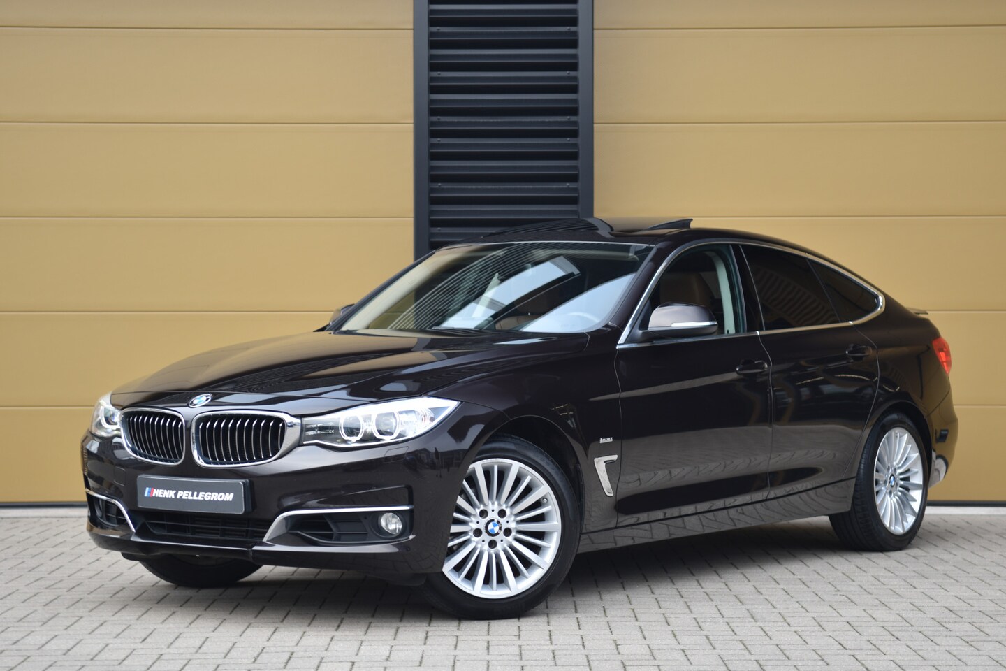 BMW 3-serie Gran Turismo - 320i Centennial High Executive * Panoramadak  * Achteruitrijcamera * Trekhaak * Sportstoel - AutoWereld.nl