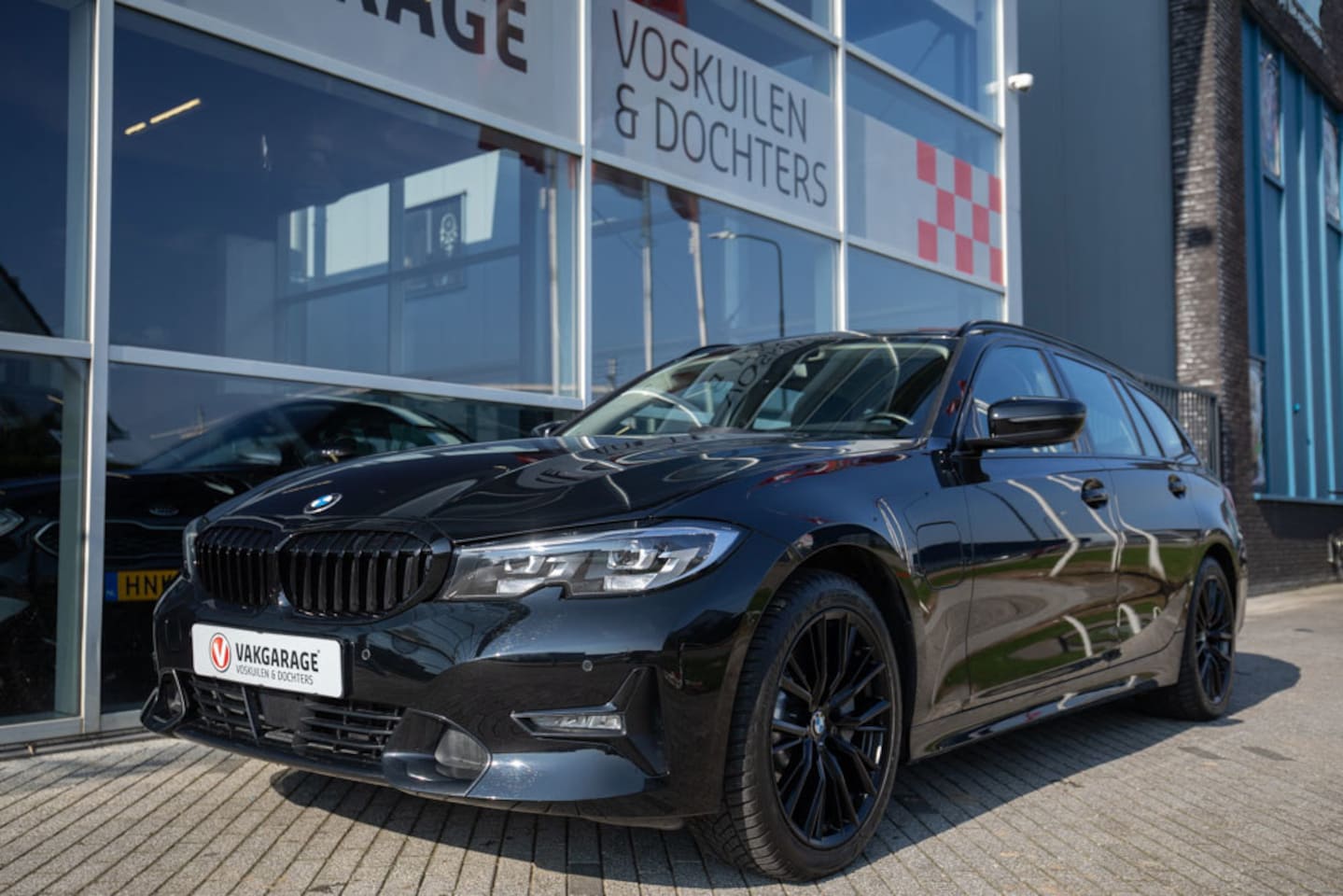 BMW 3-serie Touring - 330e xDrive Touring Sport Line | Trekhaak |PHEV - AutoWereld.nl