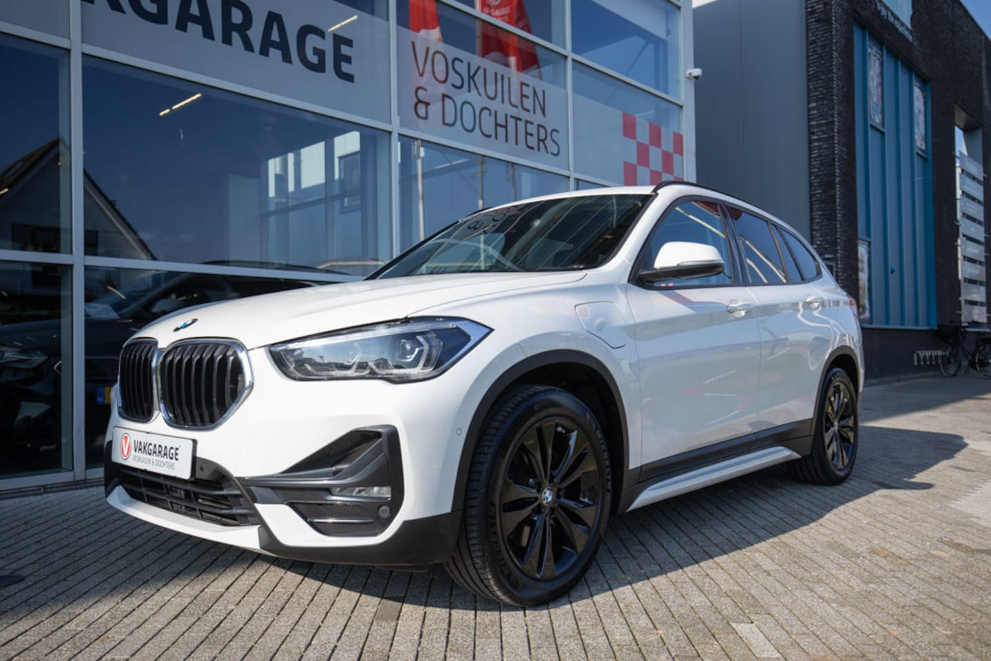 BMW X1 - XDrive25e Sportline PHEV | Trekhaak | Panoramadak - AutoWereld.nl
