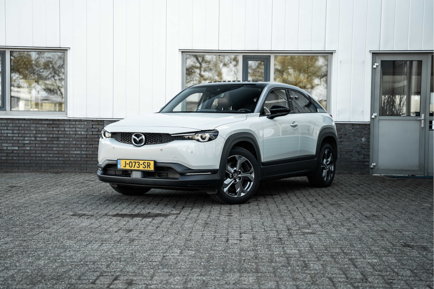 Mazda MX-30 - e-SkyActiv 145 Luxury 36 kWh - AutoWereld.nl