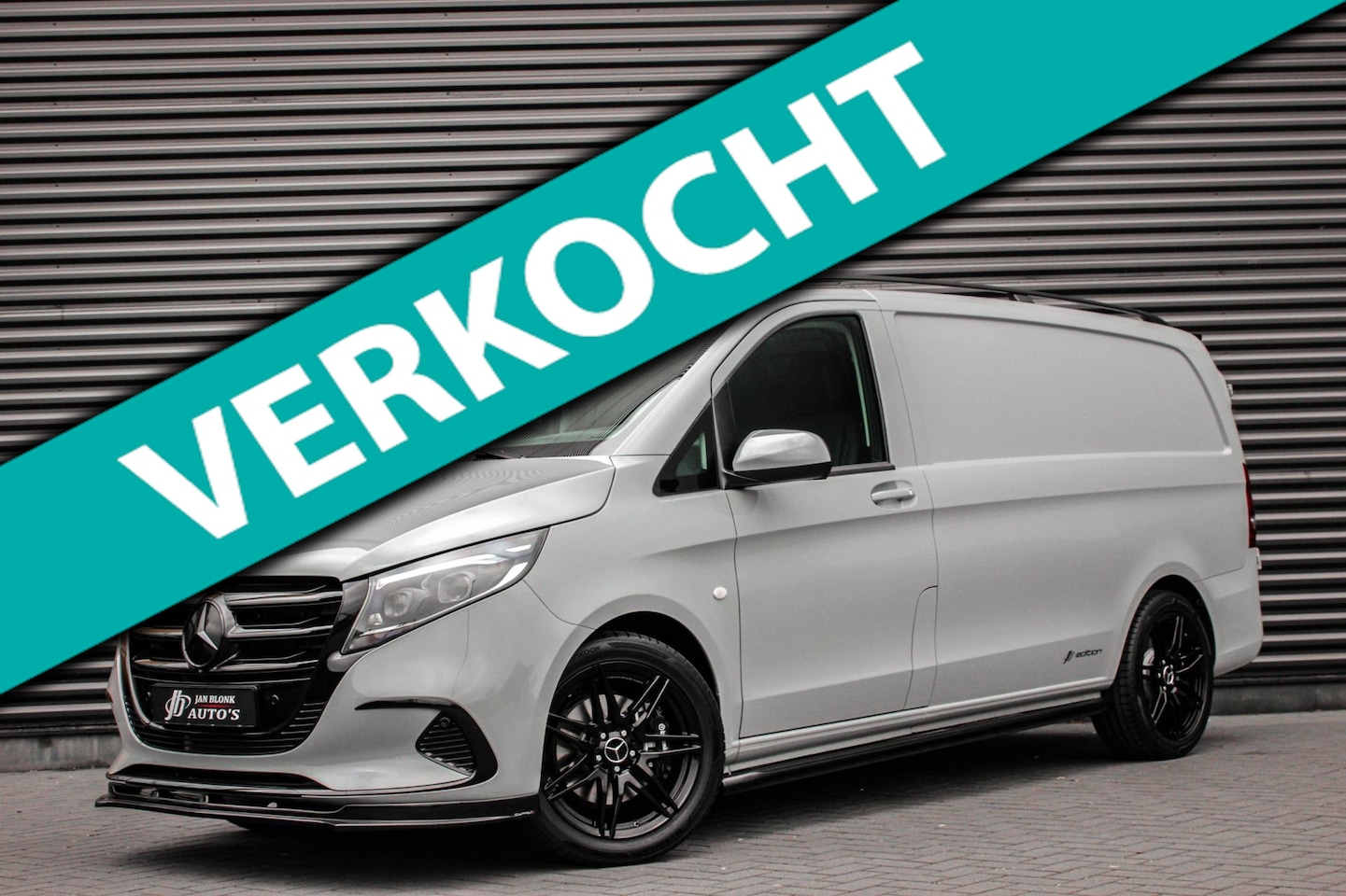 Mercedes-Benz Vito - 119 CDI L2 4x4 SELECT LANG / BPM VRIJ / FULL BLACK OPS / VERLAAGD / AMG / SIDE-BARS / STUU - AutoWereld.nl