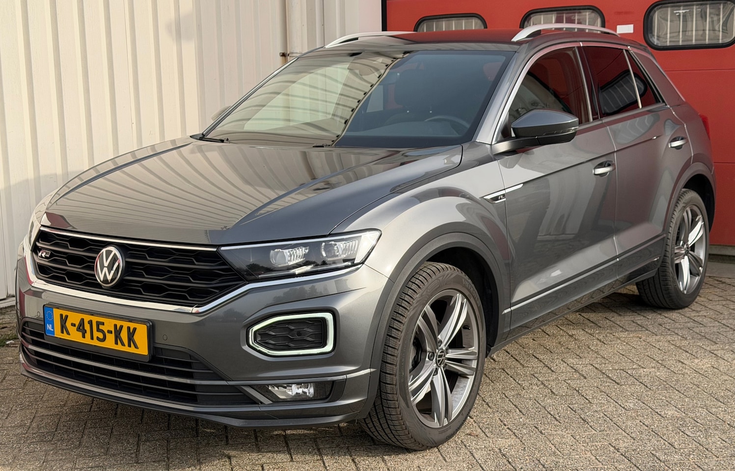 Volkswagen T-Roc - 1.5 TSI Sport Business R- Line Automaat Carplay NAP - AutoWereld.nl
