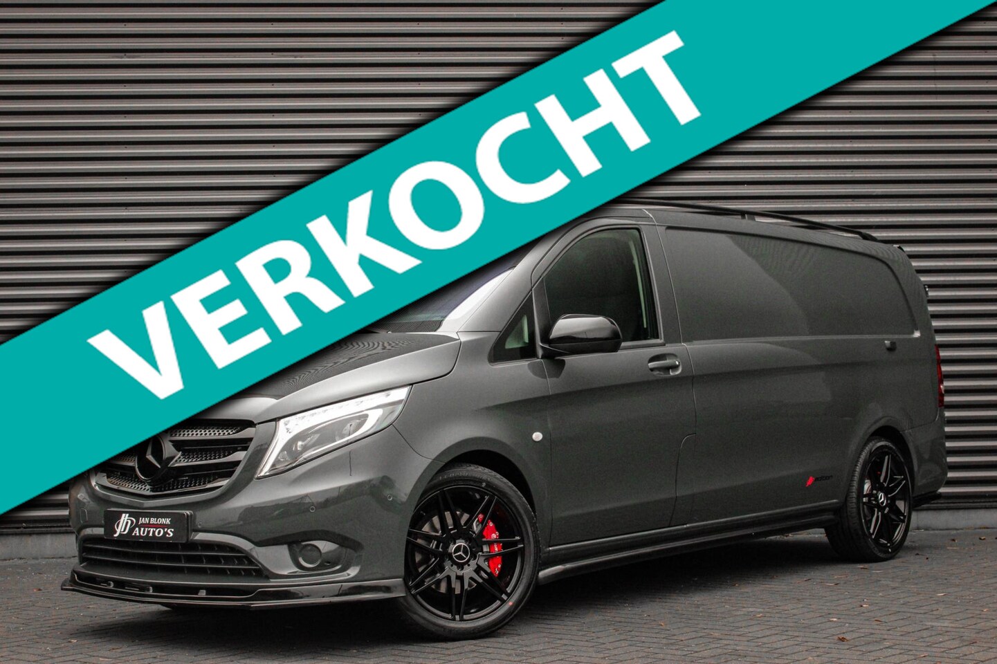 Mercedes-Benz Vito - 190PK LANG 4X4 JB- EDITION FULL BLACK / AMG / SPOILER / VERLAGINGSVEREN / NAVIGATIE / SIDE - AutoWereld.nl