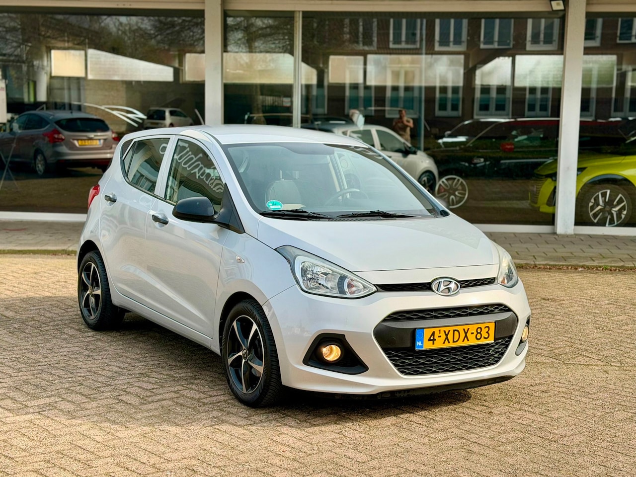 Hyundai i10 - 1.0i i-Motion|5 Drs|Airco|Nieuwe All Seasonbanden|Zeer betrouwbaar - AutoWereld.nl