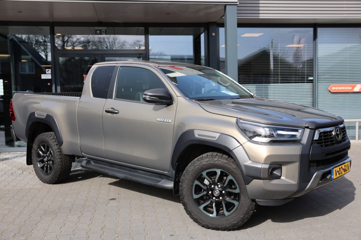 Toyota HiLux - 2.8 D-4D X-TRA CAB INVINCIBLE A/T 4WD VAN - AutoWereld.nl
