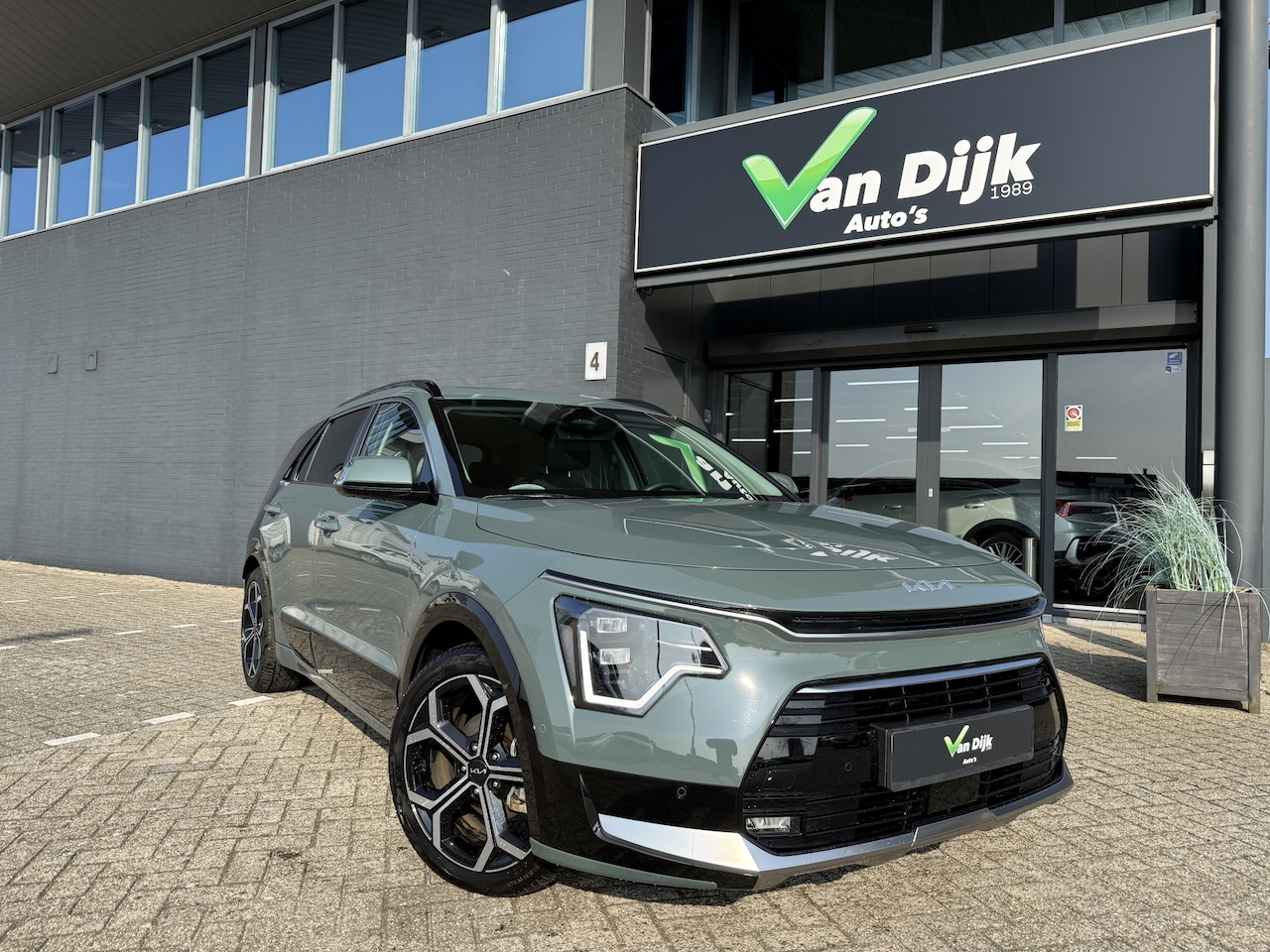 Kia Niro - 1.6 GDi PHEV Panodak RSPA Leer Navi Camera El.Klep Memory H&K 18Inch - AutoWereld.nl