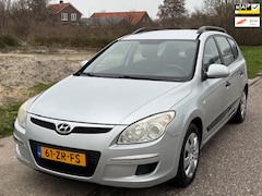 Hyundai i30 CW - 1.6i Active Cool Airco Electric pakket Audio-CD/MP3 Navigatie ABS EBD Colorpakket Trekhaak