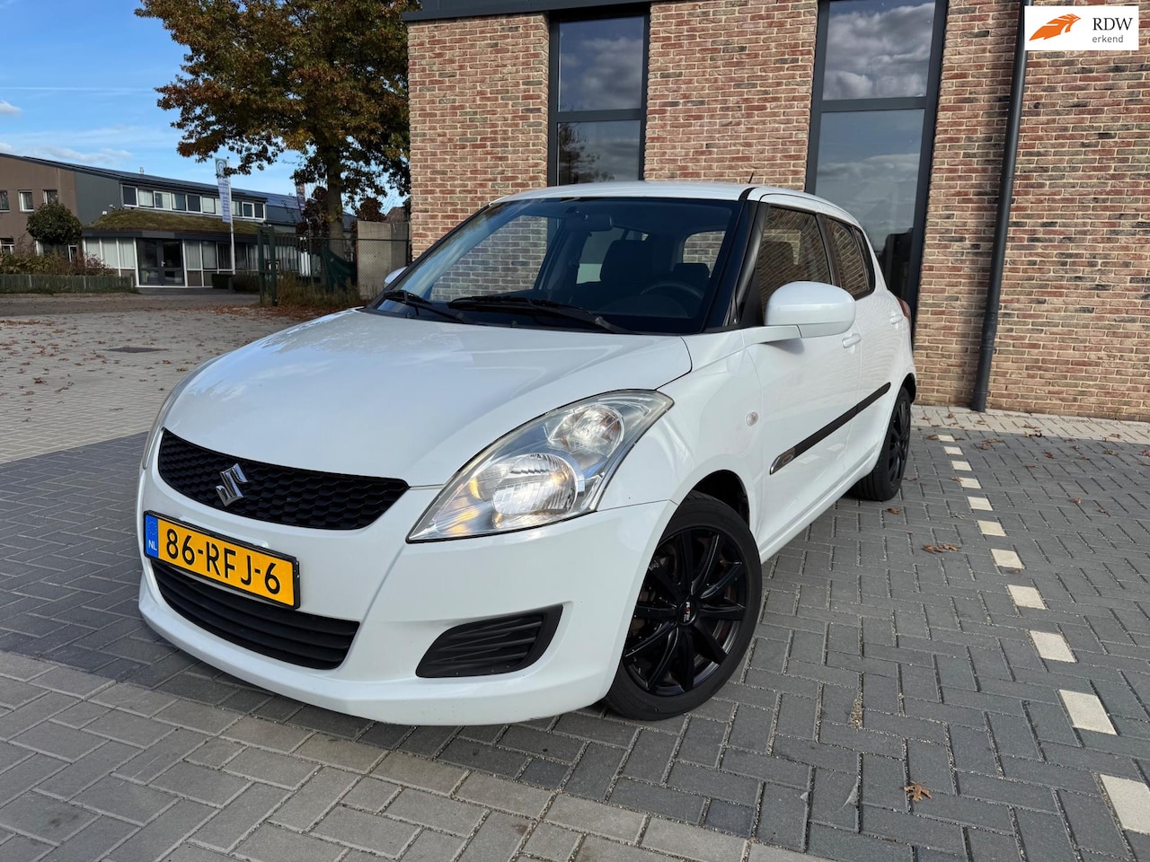 Suzuki Swift - 1.2 Comfort | Automaat | NAP | Stoelverwarming | Airco - AutoWereld.nl
