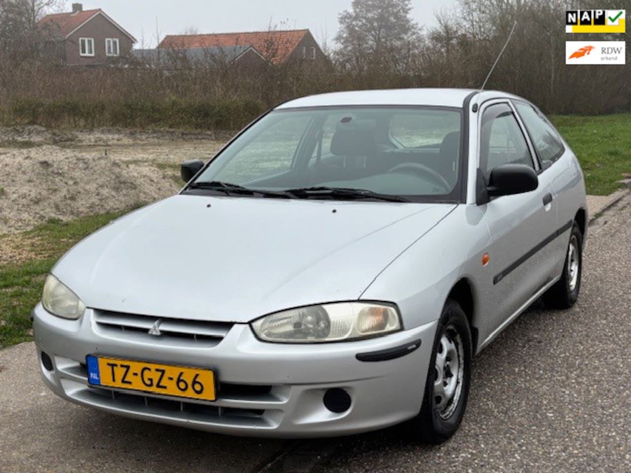 Mitsubishi Colt - 1.3 GLi 3-Drs Stuurbekrachtiging Audio-CD/MP3 Getint glas Bestuurdersairbag Colorpakket De - AutoWereld.nl