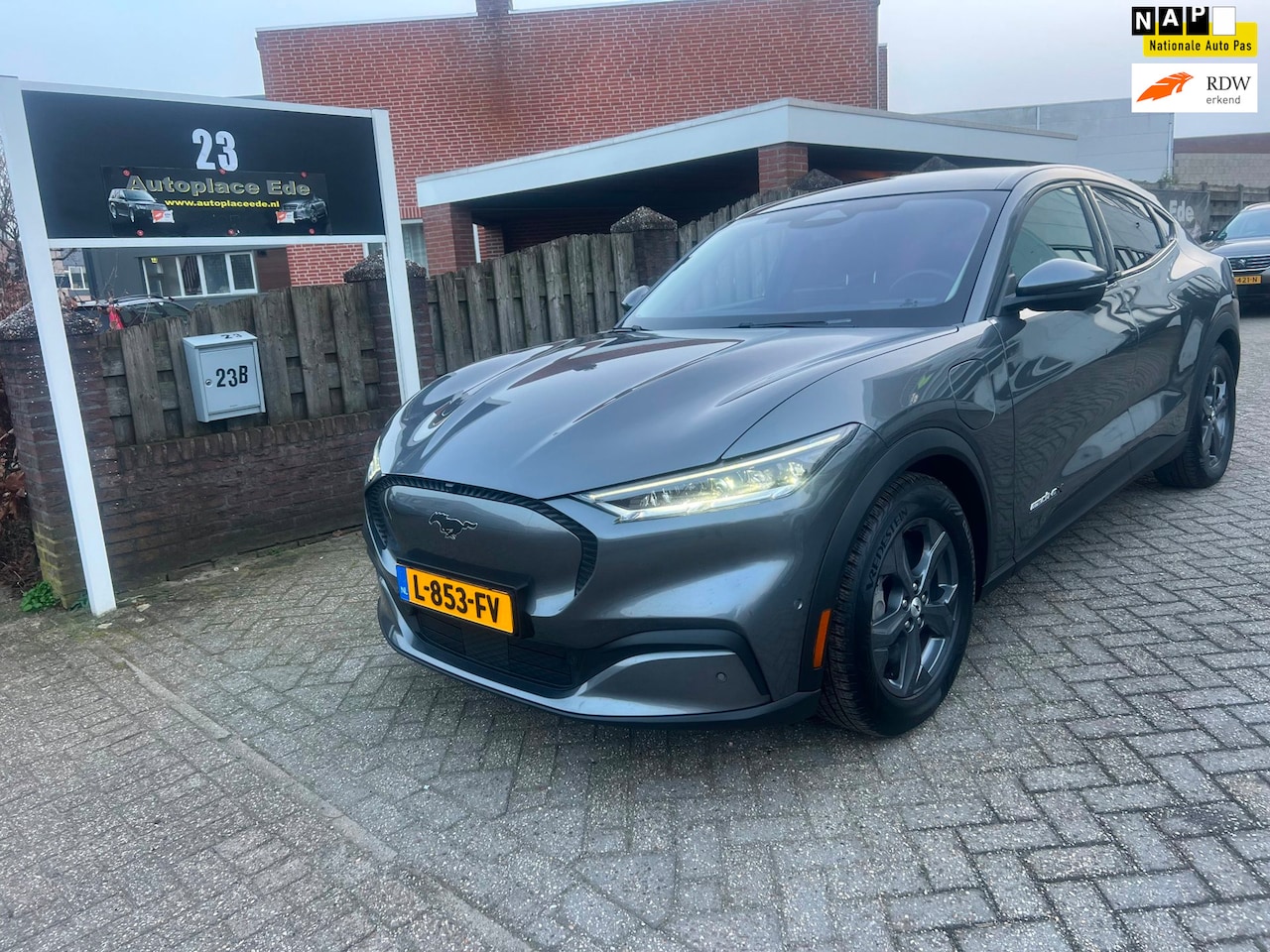 Ford Mustang Mach-E - Extended RWD 98 kWh STUURVERWARMING STOELVERWARMING GROOT SCHERM - AutoWereld.nl