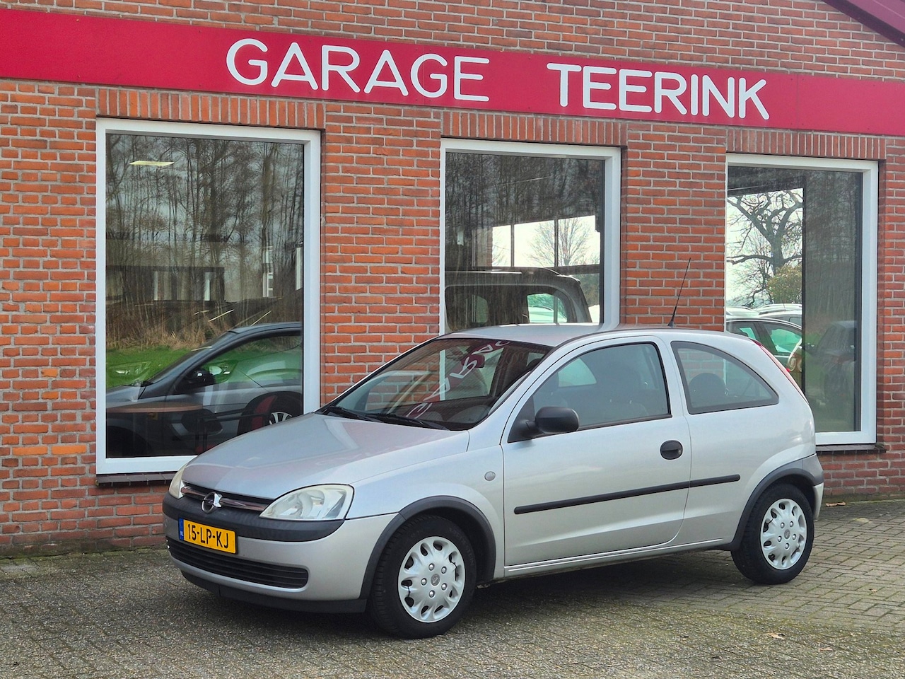 Opel Corsa - 1.0-12V 58PK 3drs radio/cd, stuurbekr, all season banden - AutoWereld.nl