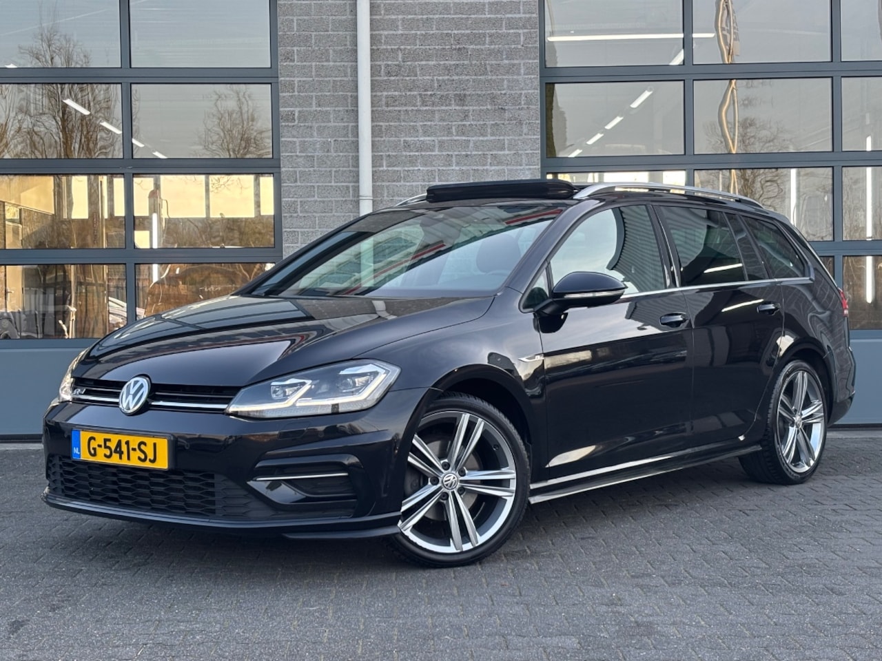 Volkswagen Golf Variant - 1.5 TSI Highline Business R-Line |SCHUIFDAK|PARKEERCAMERA| - AutoWereld.nl