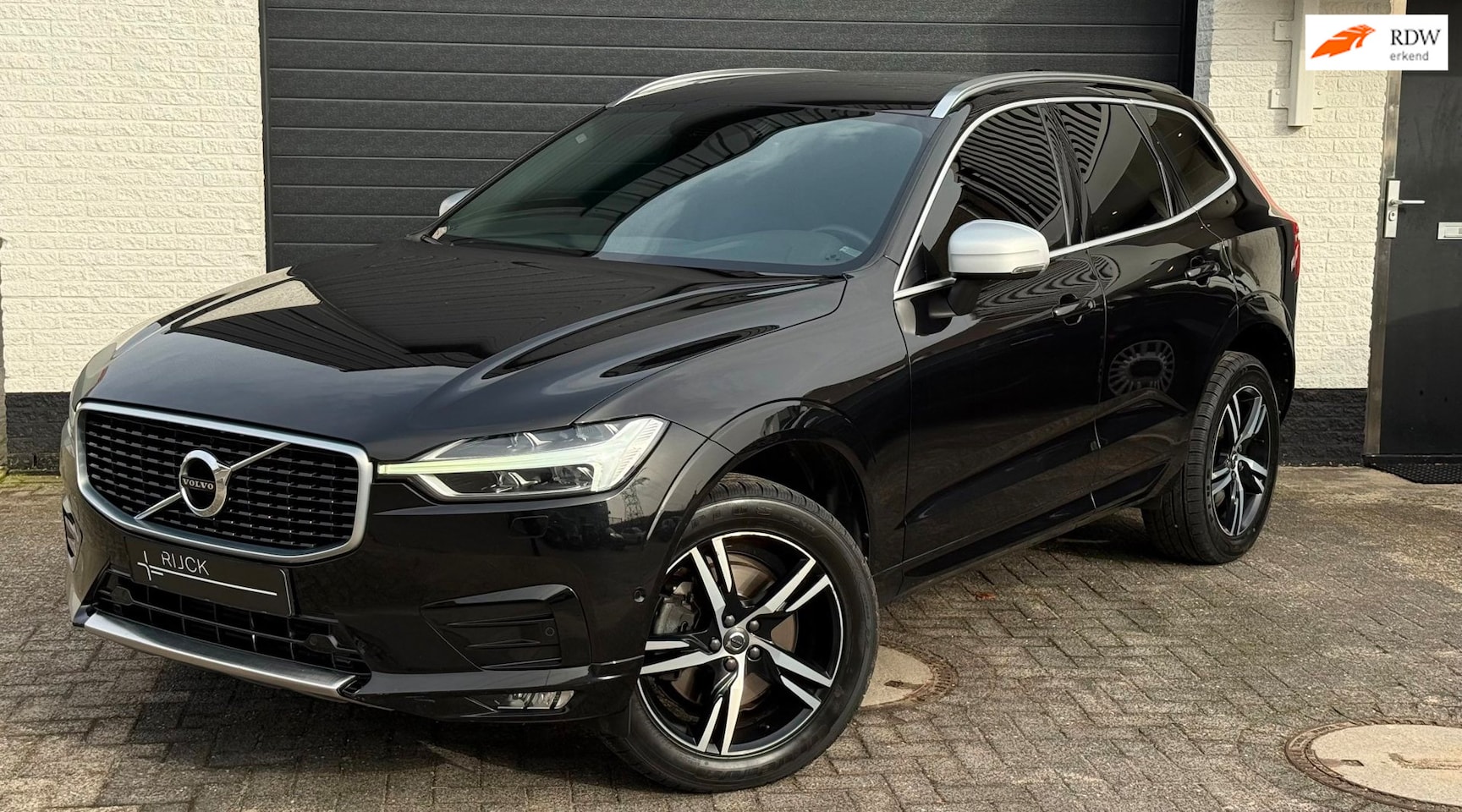 Volvo XC60 - 2.0 T5 AWD R-Design| Luchtvering | Pano | Camera| Trekhaak | 1e Eig. - AutoWereld.nl