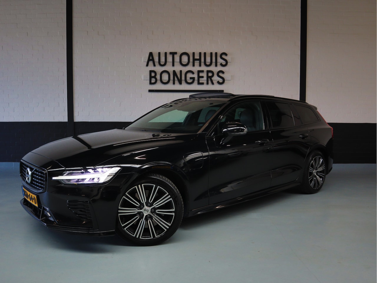 Volvo V60 - 2.0 T6 Recharge AWD R-Design Dikste van Nederland! - AutoWereld.nl