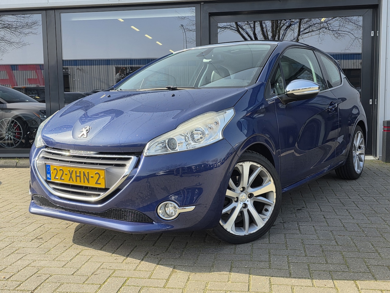 Peugeot 208 - 1.6 VTi Allure + PANO DAK + VOLLEER + NAVIGATIE + STOELVERW - AutoWereld.nl