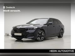BMW 5-serie Touring - 530e M-Sport | 20" | Trekhaak | Driving Assistant Plus | Travel Pack | Camera