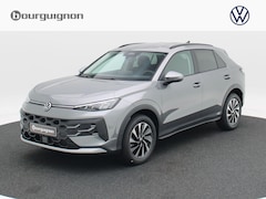 Volkswagen T-Roc - Life First Edition 1.5 eTSI 150 PK | Trekhaak | Stoel- & Stuurverwarming | Navigatie | Ada