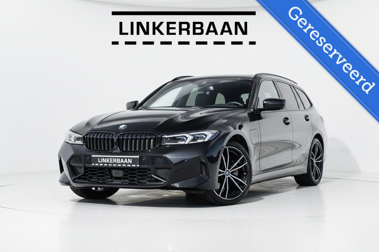 BMW 3-serie Touring - 330e xDrive Touring Hybrid | Vol Opties | M Sport | Panodak | H&K | Innovation | 19 inch | - AutoWereld.nl