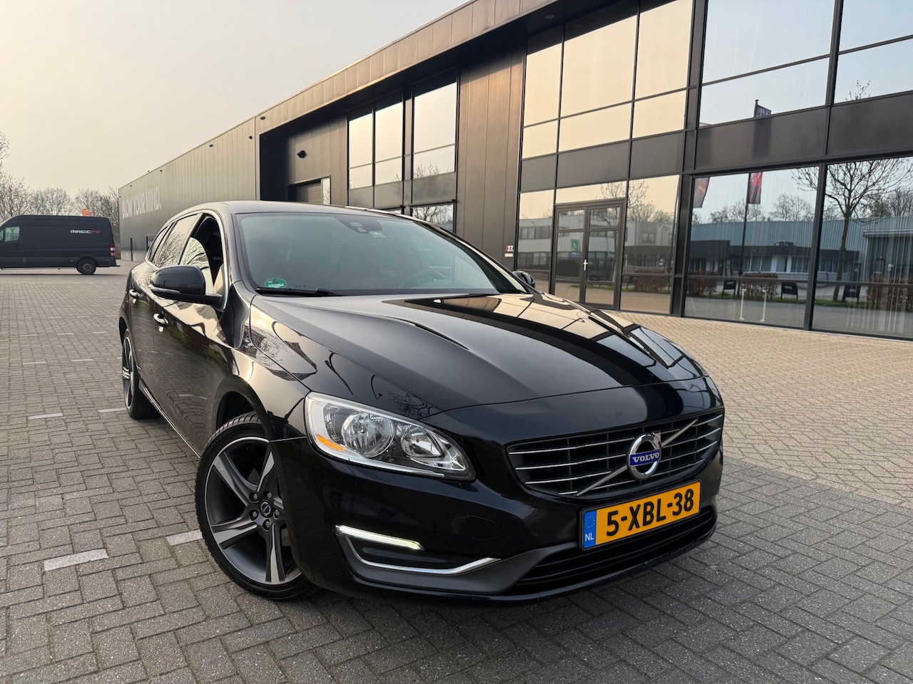 Volvo V60 - 2.0 D4 Summum (bj 2014) AUTOMAAT|LEER|NAVI|VOL - AutoWereld.nl