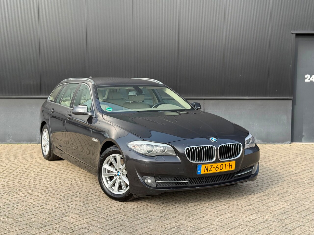 BMW 5-serie Touring - 520d High Executive (bj Dec-2011) AUTOMAAT|LEER|NAVI|PARK.SENSOR - AutoWereld.nl