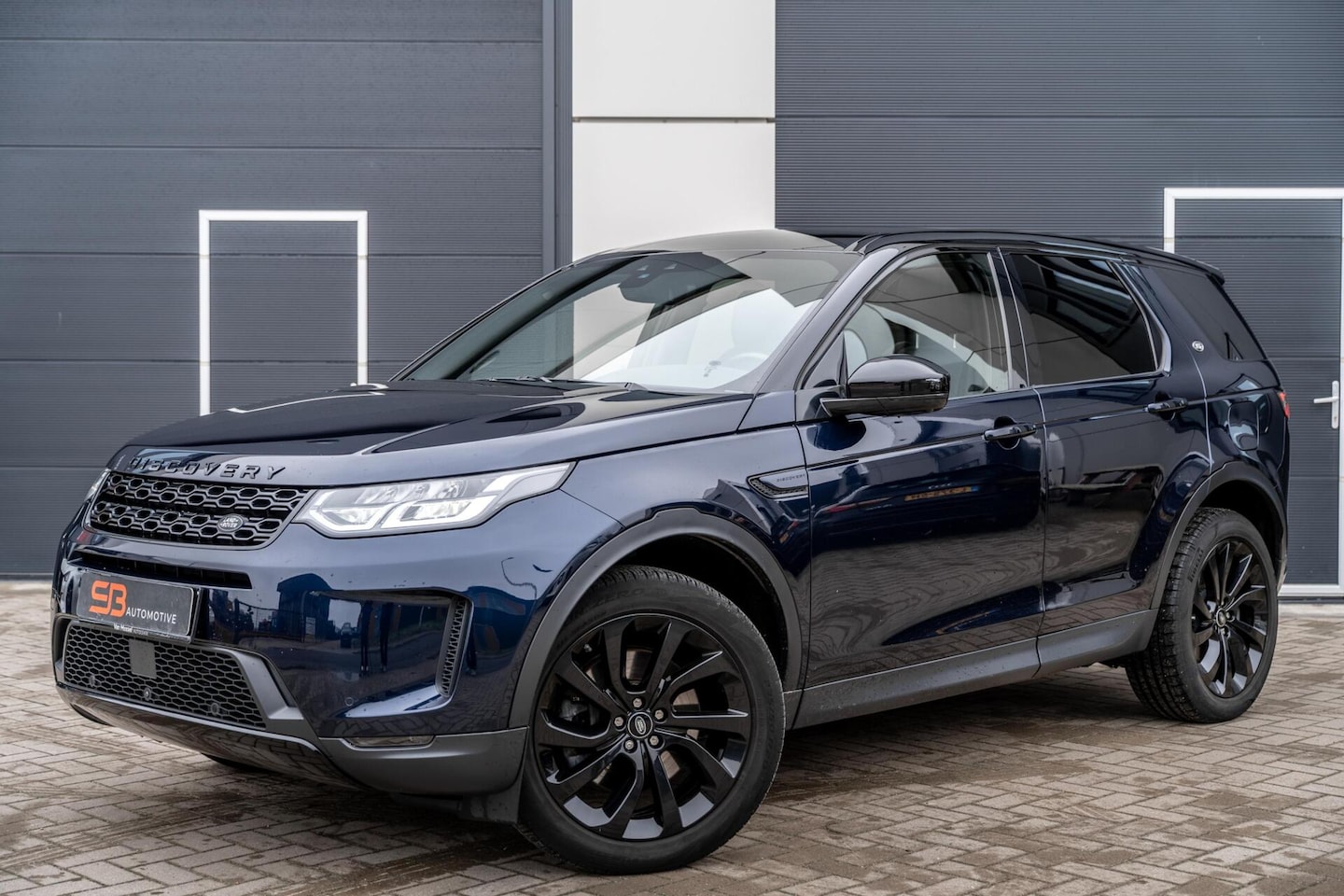 Land Rover Discovery Sport - P300e 1.5 R-Dynamic HSE PANO VOL! - AutoWereld.nl