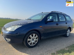 Ford Focus Wagon - 1.6-16V Futura