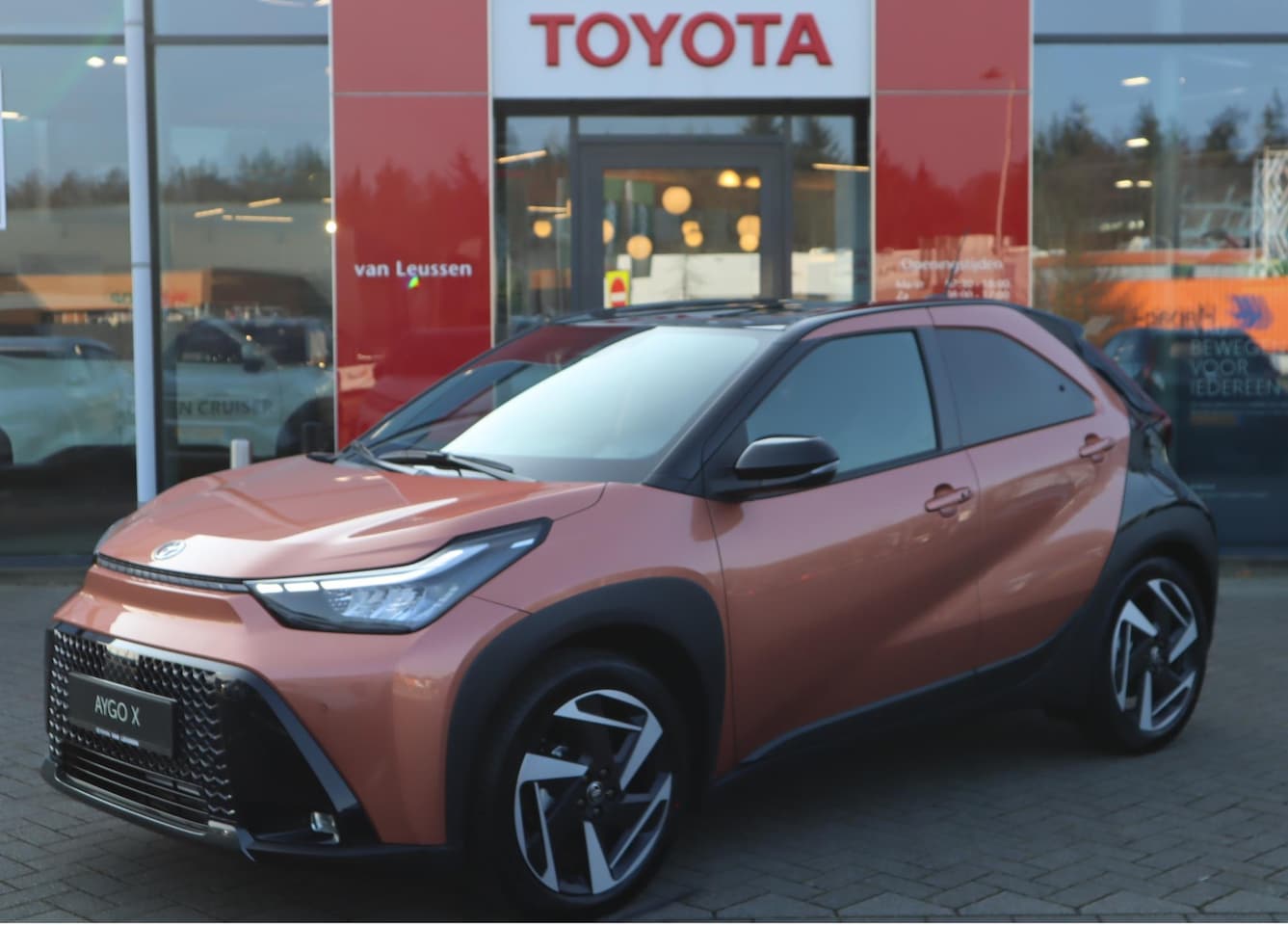 Toyota Aygo X - HYBRID 115 ENVY NIEUW&DIRECT LEVERBAAR!! JBL-PACK P-SENSOREN KEYLESS STOELVERW. APPLE/ANDR - AutoWereld.nl