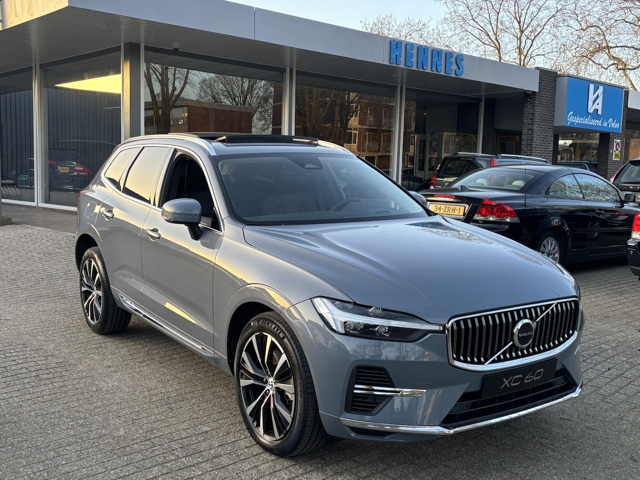 Volvo XC60 - T6 Recharge AWD Ultimate Bright HeadUp Pano Keyless - AutoWereld.nl