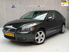 Volvo S40 - 2.5 T5 Kinetic 220 PK / NAP / Onderhouden