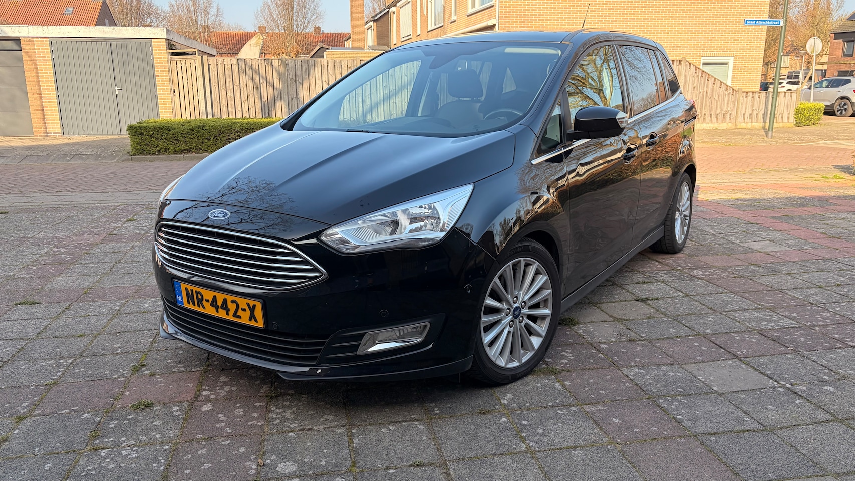 Ford Grand C-Max - 1.0 Titanium - AutoWereld.nl
