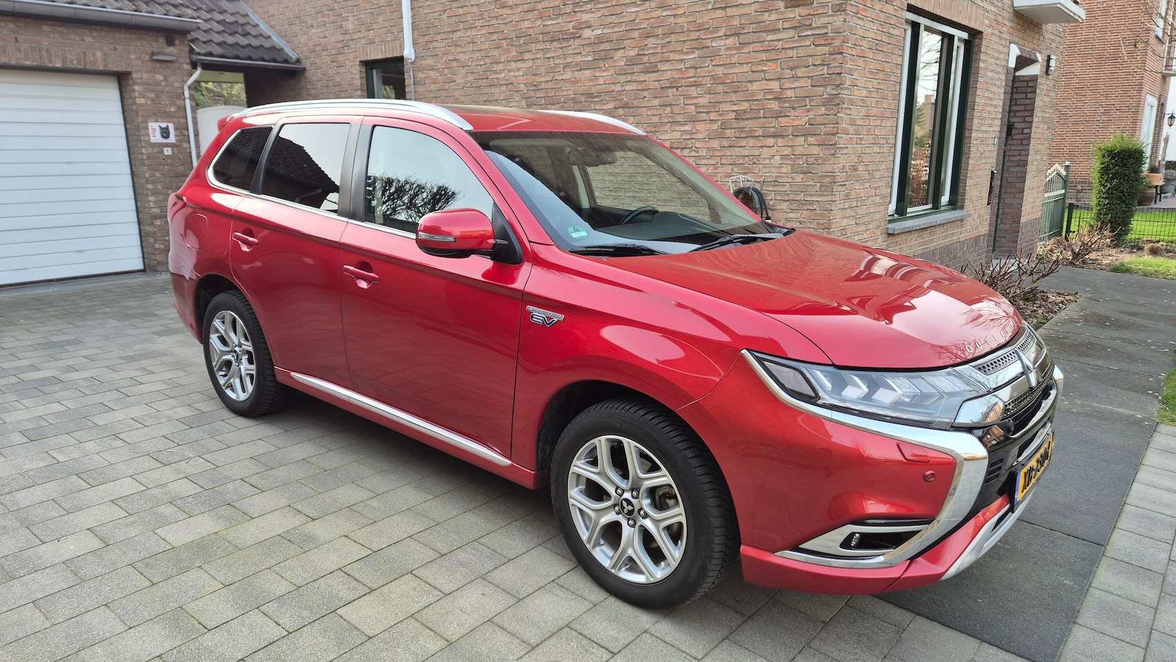 Mitsubishi Outlander - 2.4 PHEV Intense Mitsubishi Outlander 2.4 PHEV 240pk 4WD Aut Intense+ | Camera | Stoel- stuurwielverwarming - AutoWereld.nl