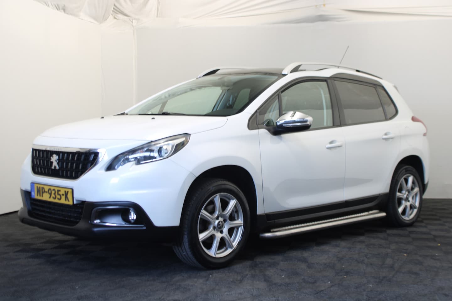 Peugeot 2008 - 1.2 PureTech Blue Lion |Pano|Navi|Trekhaak| - AutoWereld.nl