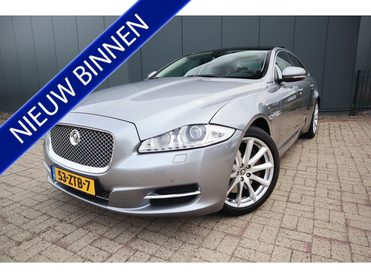 Jaguar XJ - 2.0 Luxury Automaat Panoramadak Leder Navigatie Camera Etc. - AutoWereld.nl