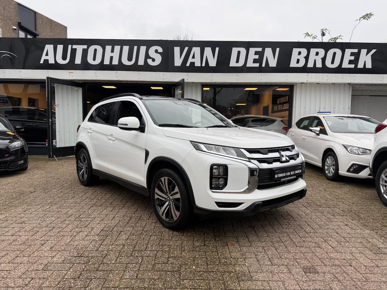 Mitsubishi ASX - 2.0 Intense Automaat|Pano|Navi|Cruise|Camera|Pdc|Leer| - AutoWereld.nl