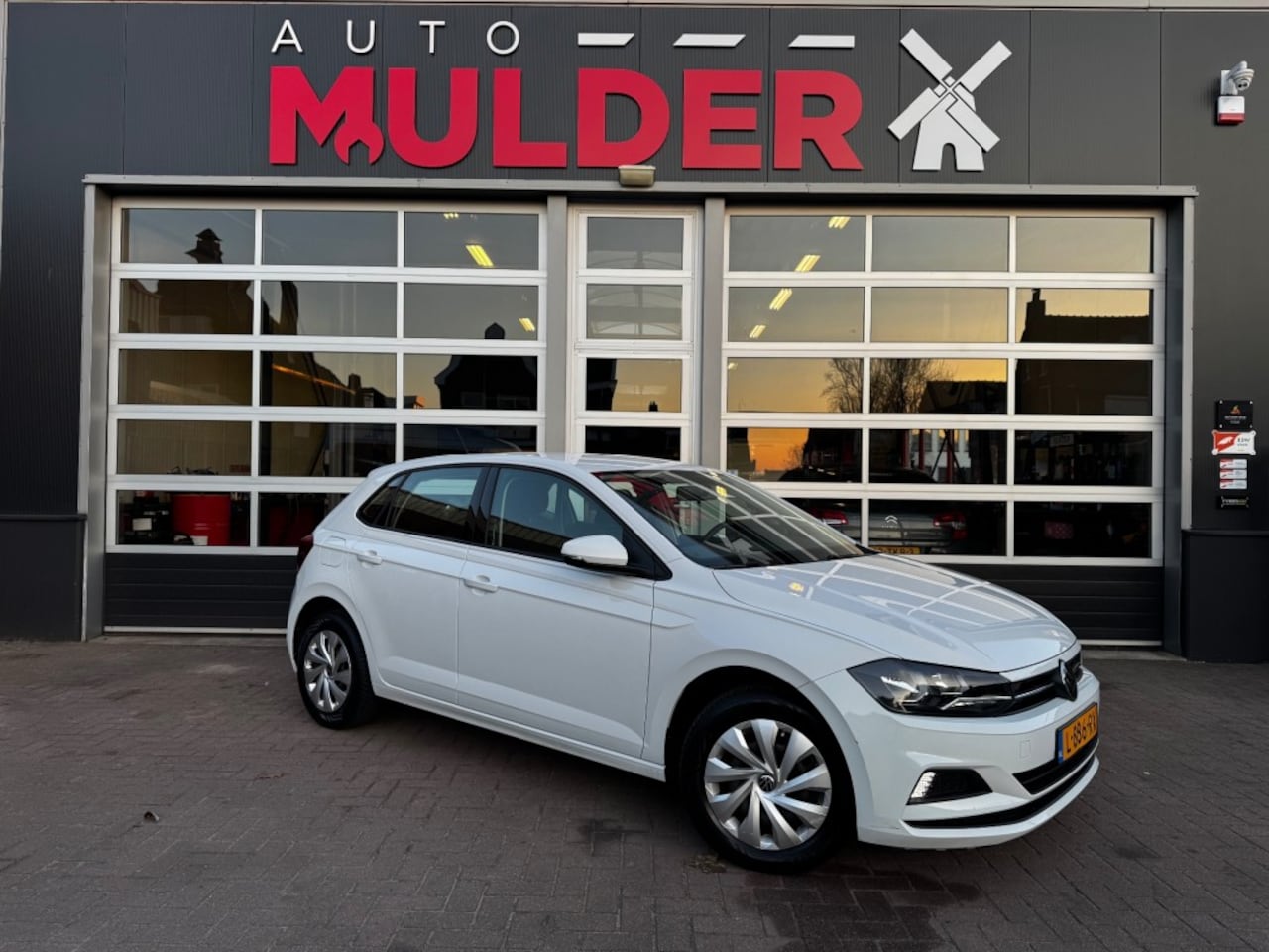 Volkswagen Polo - 1.0 TGI COMF.L. BUS.  CNG / CARPLAY / NAVI / ADAP. CRUISECONTROL / LED / DEALERONDERHOUDEN - AutoWereld.nl