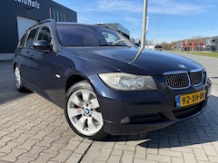 BMW 3-serie - 318I DYNAMIC EXEC. TREKHAAK / GROTE BEURT GEHAD