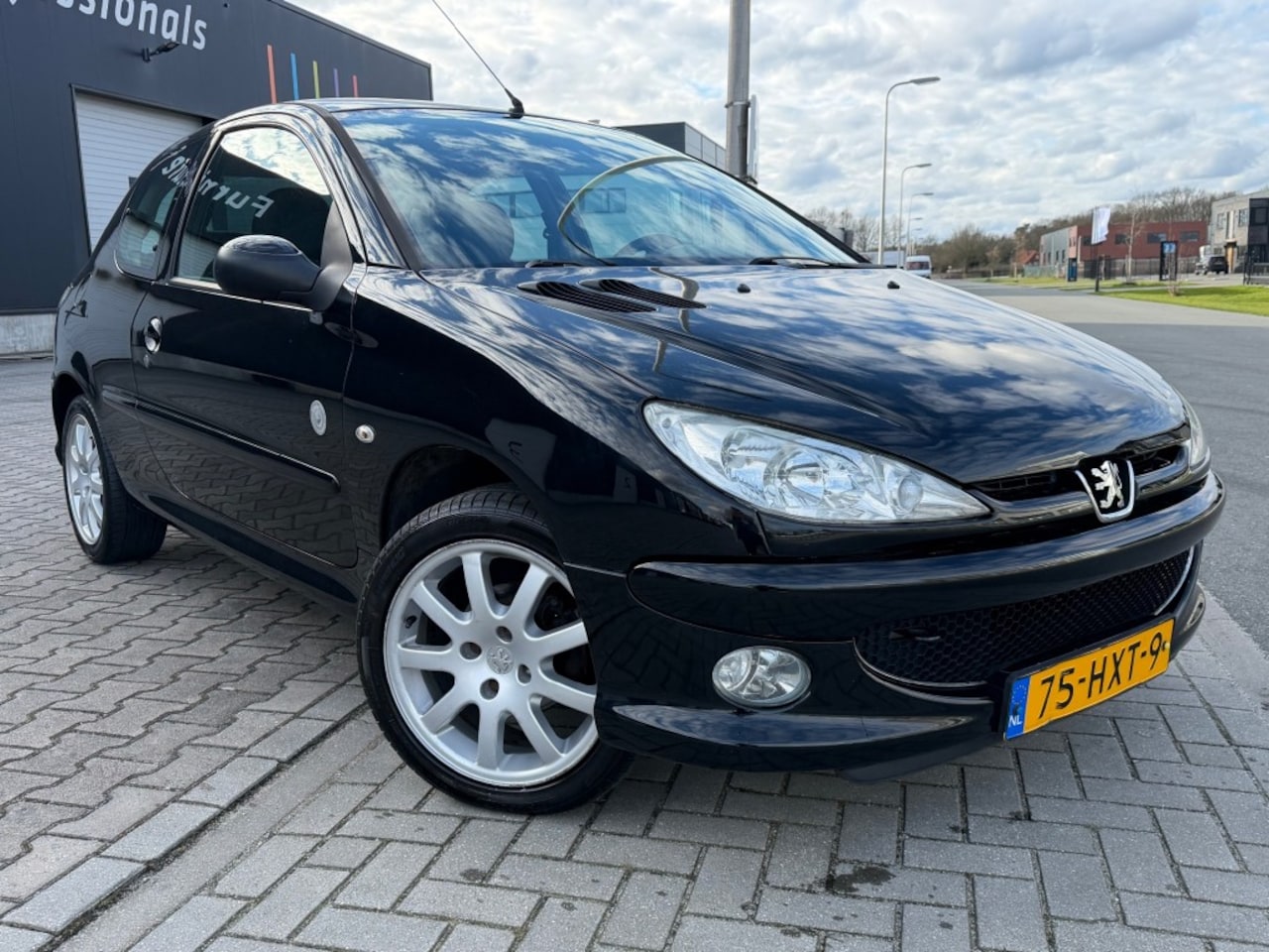 Peugeot 206 - 1.4 FOREVER/ SPORT /AIRCO/ CRUISE - AutoWereld.nl