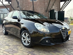 Alfa Romeo Giulietta - 1.4 T DISTINCTIVE NAVIGATIE / CRUISE / XENON