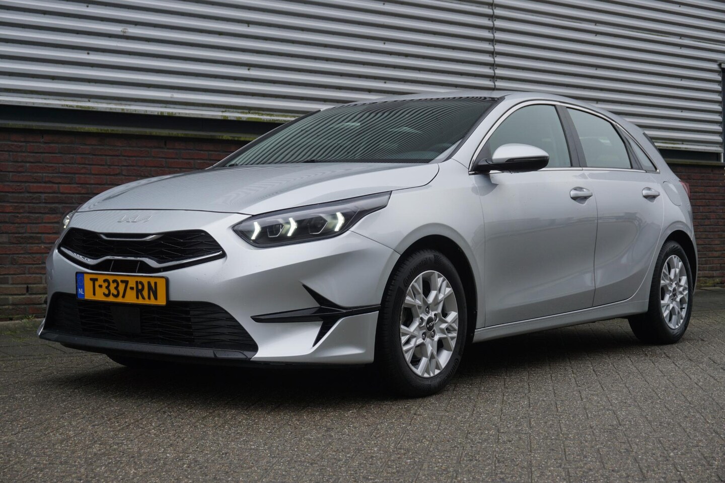 Kia Cee'd - Ceed 1.0 T-GDi 120PK DynamicLine/NL-Auto/All-Seasonband /1e Eigenaar. - AutoWereld.nl