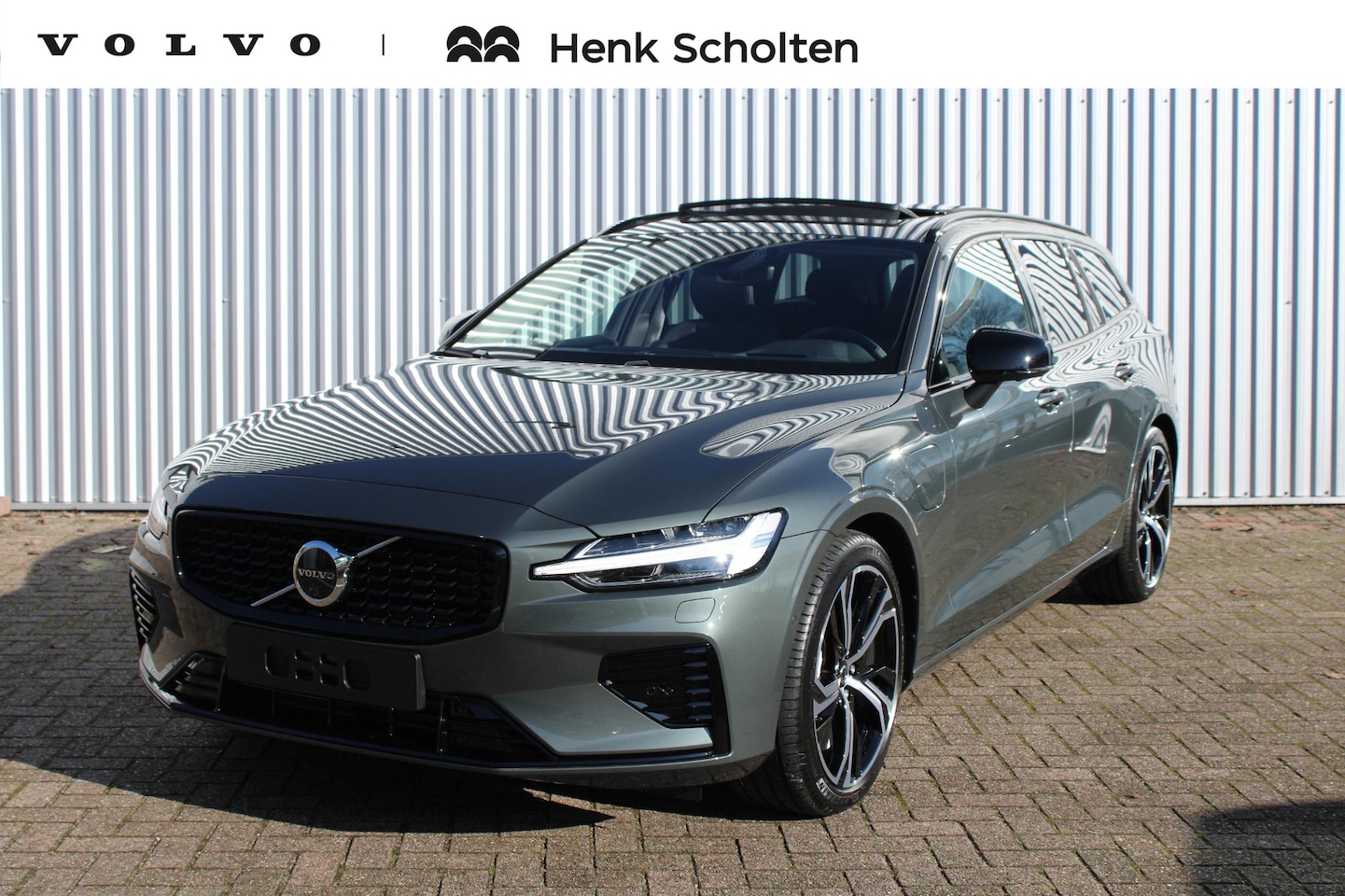 Volvo V60 - 2.0 T8 Plug-in hybrid AWD Ultra Dark Bowers & Wilkins premium audio | Stoelventilatie | St - AutoWereld.nl