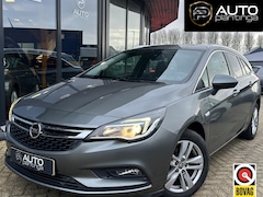 Opel Astra Sports Tourer - 1.4 Turbo 120 Jaar Edition 150PK | AUTOMAAT | ZEER NETTE STAAT | Trekhaak | Stoel en Stuur