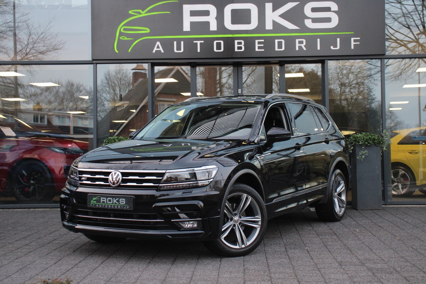 Volkswagen Tiguan Allspace - 1.5 TSI Highline Business R Navi/360Camera/Keyless/Memory/Panoramadak/Leder/Trekhaak/19inc - AutoWereld.nl