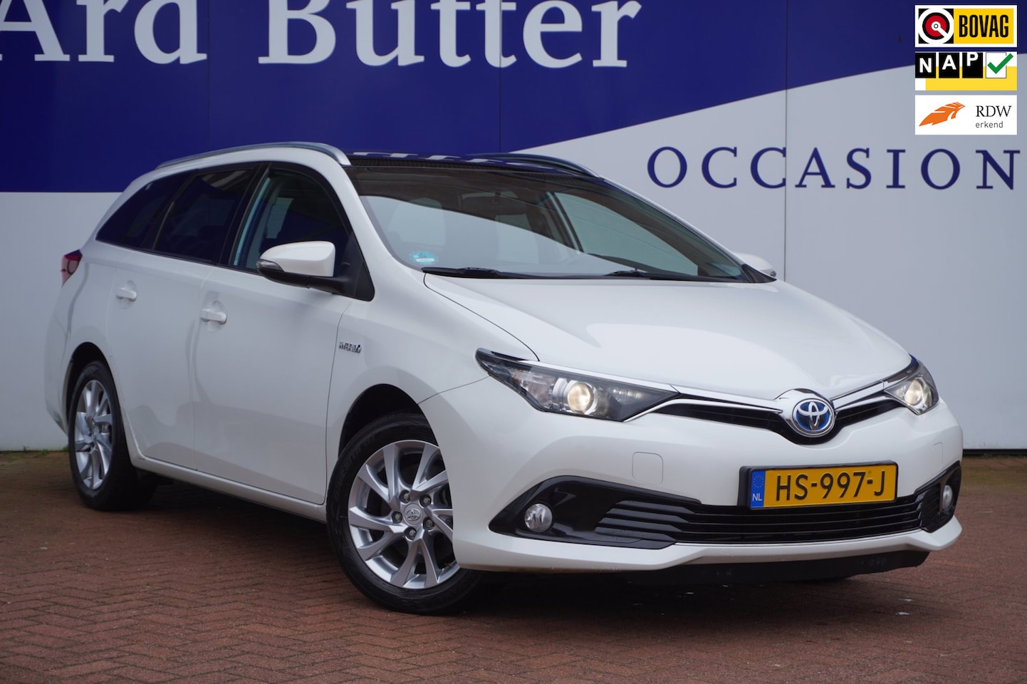 Toyota Auris - 1.8 Hybrid Lease Pro+Navigatie+Panorama-dak+Camera = DECEMBER 2015 COMPLEET DEALER ONDERHO - AutoWereld.nl