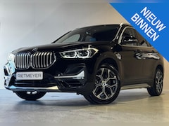 BMW X1 - sDrive20i High Executive |Head-Up |Trekhaak |Sfeer |Dealer onderhouden