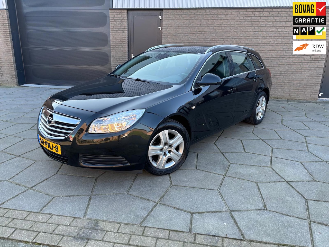 Opel Insignia Sports Tourer - 1.8 Edition|Prachtige Station|Trekhaak| Dakrails|Park.sens. V+A |All-Season banden|best.st - AutoWereld.nl